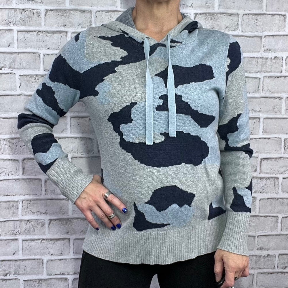 NWOT |•TRIBAL•| Grey & Blue Camo Hooded Sweater Size Small